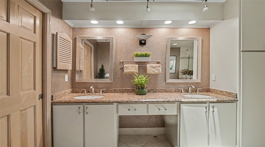 Longwood, Florida 32779, 5 Bedroom Bedrooms, ,3 Bathroombathrooms,Residential,For Sale,Longmeadow,0,Mfrtb8533300