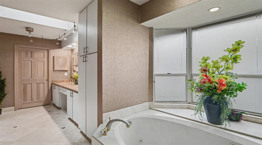 Longwood, Florida 32779, 5 Bedroom Bedrooms, ,3 Bathroombathrooms,Residential,For Sale,Longmeadow,0,Mfrtb8533300