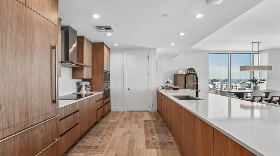 Tampa, Florida 33611, 4 Bedroom Bedrooms, ,3 Bathroombathrooms,Residential,For Sale,Marina,0,Mfrtb8518221