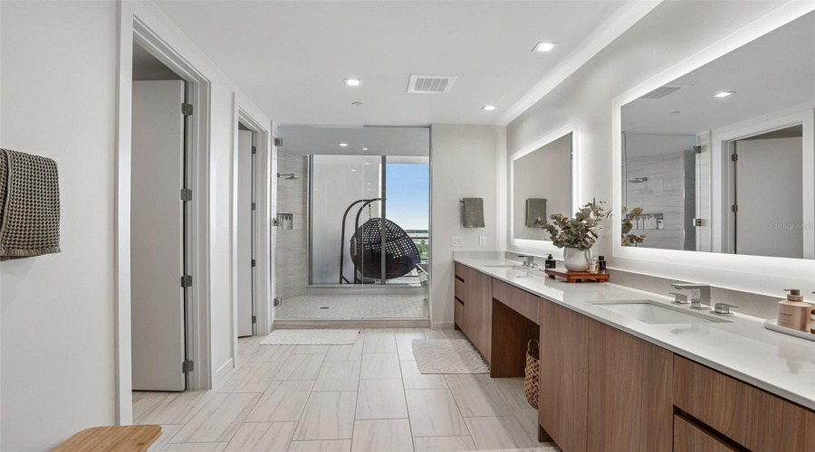 Tampa, Florida 33611, 4 Bedroom Bedrooms, ,3 Bathroombathrooms,Residential,For Sale,Marina,0,Mfrtb8518221