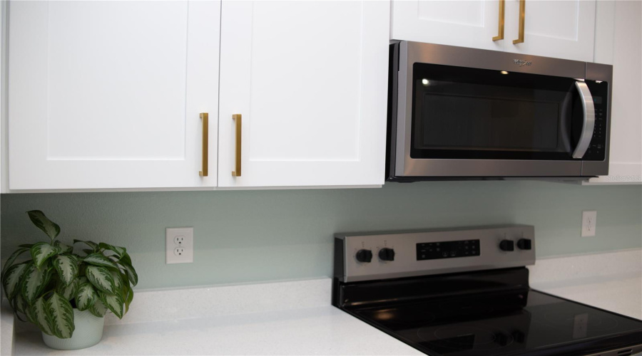 Microwave/ Range/ Dishwasher Included