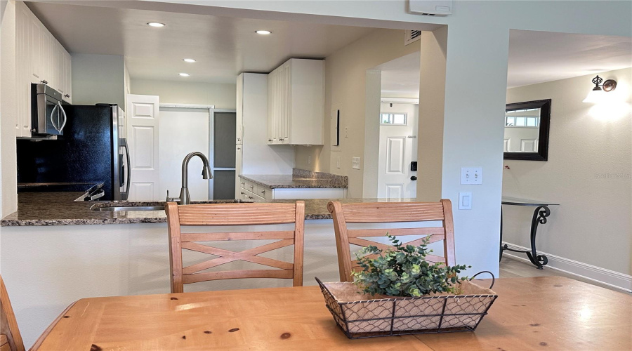 Sarasota, Florida 34243, 2 Bedroom Bedrooms, ,2 Bathroombathrooms,Residential,For Sale,Country Club,0,Mfra4704052