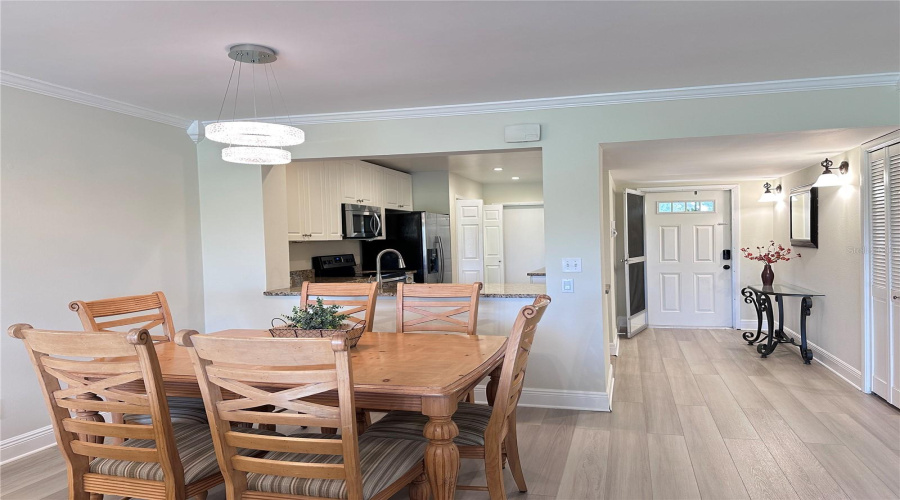 Sarasota, Florida 34243, 2 Bedroom Bedrooms, ,2 Bathroombathrooms,Residential,For Sale,Country Club,0,Mfra4704052