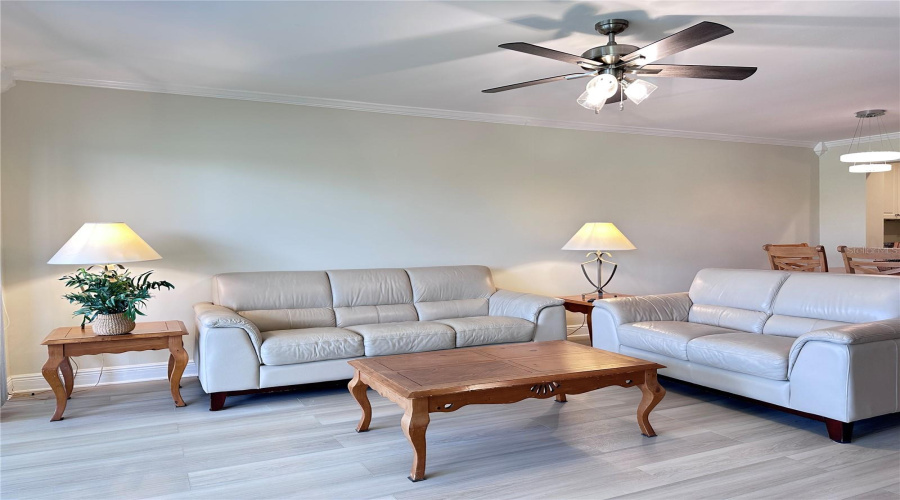 Sarasota, Florida 34243, 2 Bedroom Bedrooms, ,2 Bathroombathrooms,Residential,For Sale,Country Club,0,Mfra4704052