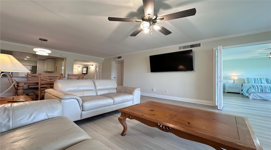 Sarasota, Florida 34243, 2 Bedroom Bedrooms, ,2 Bathroombathrooms,Residential,For Sale,Country Club,0,Mfra4704052