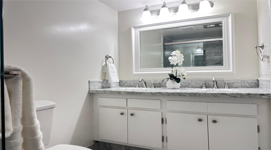 Sarasota, Florida 34243, 2 Bedroom Bedrooms, ,2 Bathroombathrooms,Residential,For Sale,Country Club,0,Mfra4704052