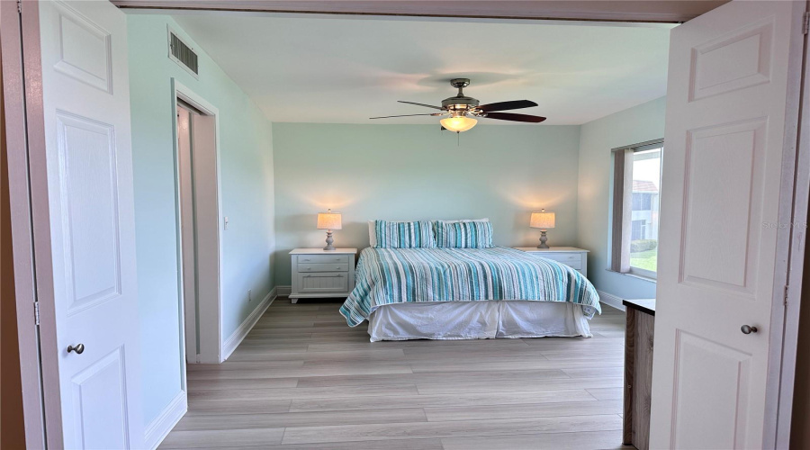 Sarasota, Florida 34243, 2 Bedroom Bedrooms, ,2 Bathroombathrooms,Residential,For Sale,Country Club,0,Mfra4704052