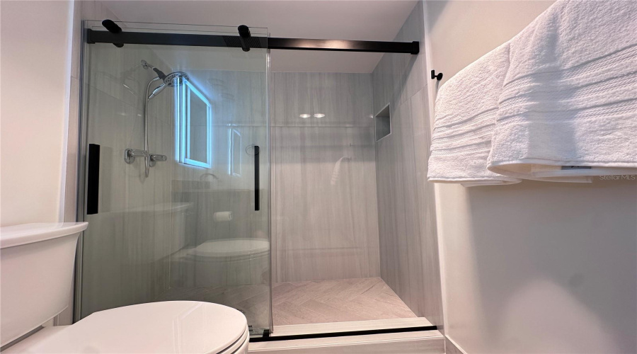 Sarasota, Florida 34243, 2 Bedroom Bedrooms, ,2 Bathroombathrooms,Residential,For Sale,Country Club,0,Mfra4704052