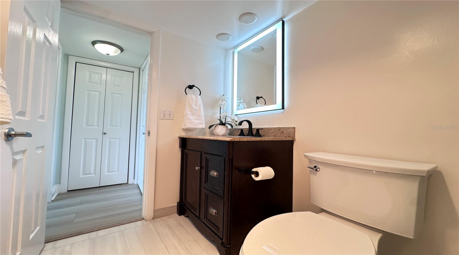 Sarasota, Florida 34243, 2 Bedroom Bedrooms, ,2 Bathroombathrooms,Residential,For Sale,Country Club,0,Mfra4704052