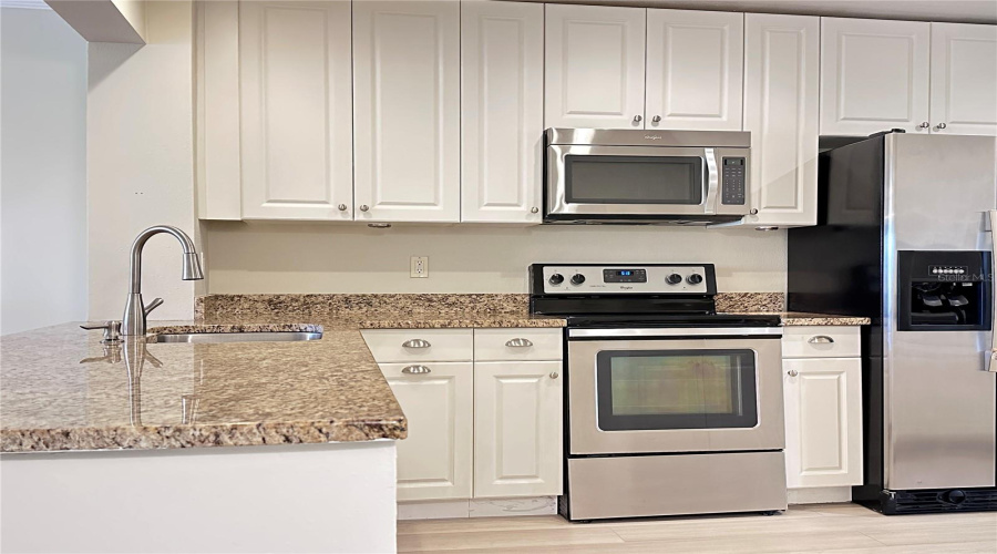 Sarasota, Florida 34243, 2 Bedroom Bedrooms, ,2 Bathroombathrooms,Residential,For Sale,Country Club,0,Mfra4704052