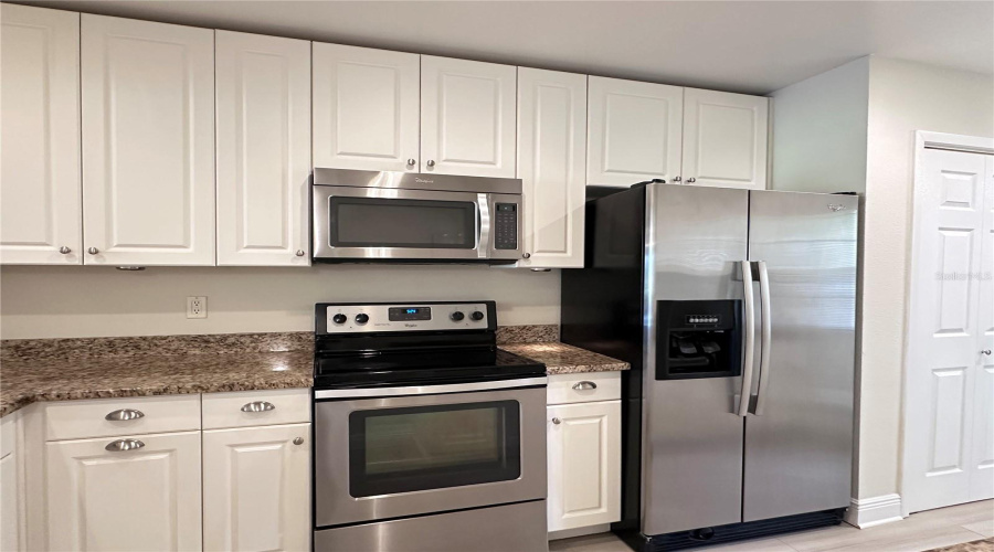 Sarasota, Florida 34243, 2 Bedroom Bedrooms, ,2 Bathroombathrooms,Residential,For Sale,Country Club,0,Mfra4704052