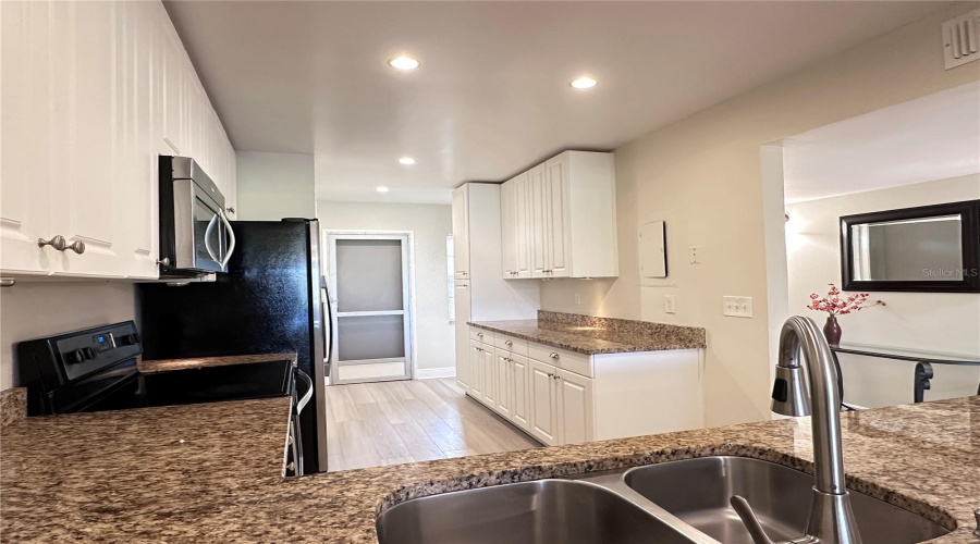 Sarasota, Florida 34243, 2 Bedroom Bedrooms, ,2 Bathroombathrooms,Residential,For Sale,Country Club,0,Mfra4704052