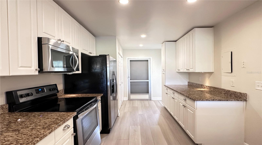 Sarasota, Florida 34243, 2 Bedroom Bedrooms, ,2 Bathroombathrooms,Residential,For Sale,Country Club,0,Mfra4704052