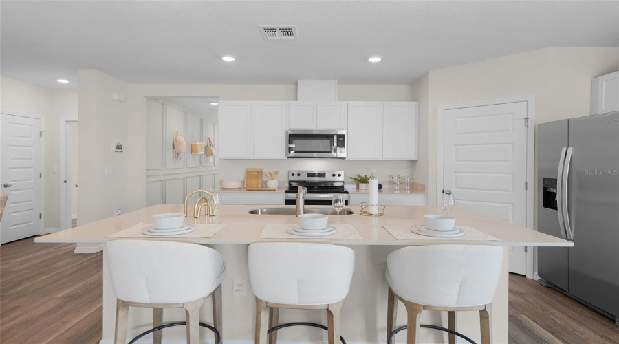Lakeland, Florida 33810, 5 Bedroom Bedrooms, ,3 Bathroombathrooms,Residential,For Sale,Fennec Fox,0,Mfro6377726