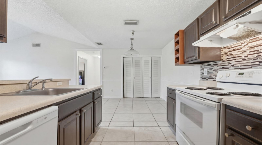 St Petersburg, Florida 33702, 1 Bedroom Bedrooms, ,1 Bathroombathrooms,Residential,For Sale,Gandy,0,Mfrtb8503486
