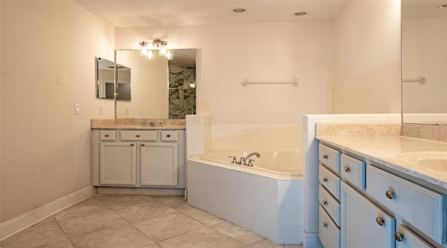 Orlando, Florida 32819, 3 Bedroom Bedrooms, ,2 Bathroombathrooms,Residential,For Sale,Sorrento,0,Mfrs5149907