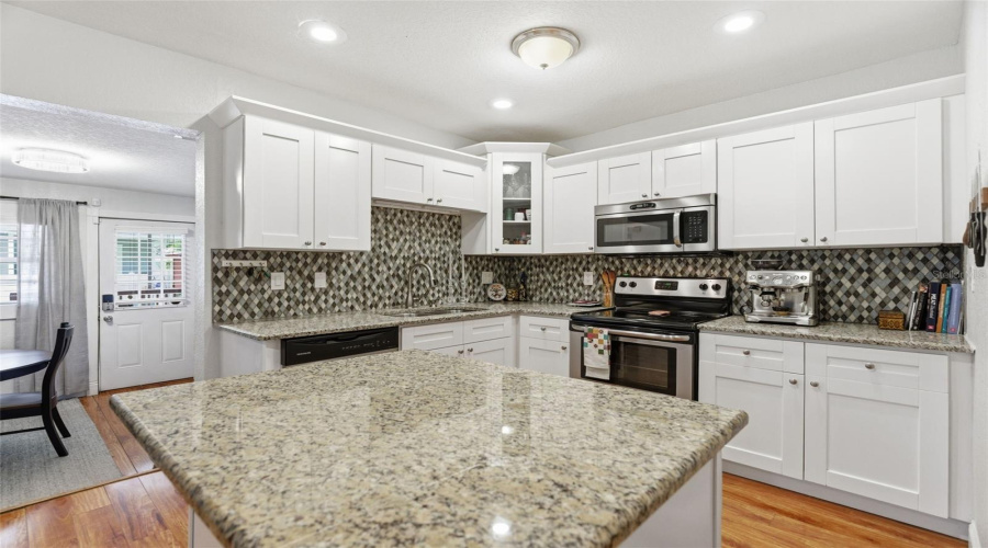 Tampa, Florida 33603, 3 Bedroom Bedrooms, ,2 Bathroombathrooms,Residential,For Sale,Woodrow,0,Mfrtb8511020
