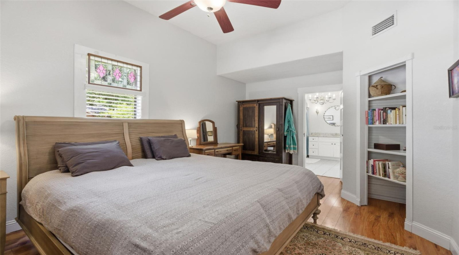 Tampa, Florida 33603, 3 Bedroom Bedrooms, ,2 Bathroombathrooms,Residential,For Sale,Woodrow,0,Mfrtb8511020