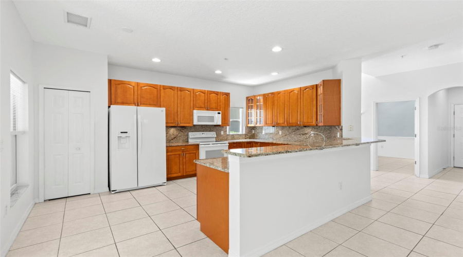 Madeira Beach, Florida 33708, 3 Bedroom Bedrooms, ,2 Bathroombathrooms,Residential,For Sale,Kapok Grand,0,Mfrtb8538542