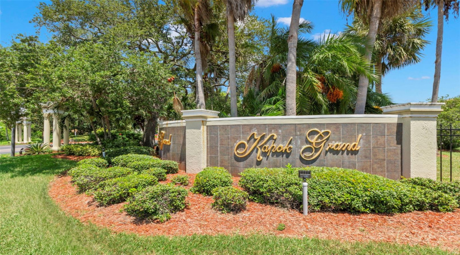 Madeira Beach, Florida 33708, 3 Bedroom Bedrooms, ,2 Bathroombathrooms,Residential,For Sale,Kapok Grand,0,Mfrtb8538542