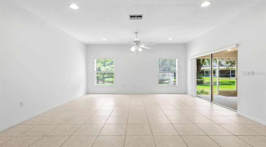 Madeira Beach, Florida 33708, 3 Bedroom Bedrooms, ,2 Bathroombathrooms,Residential,For Sale,Kapok Grand,0,Mfrtb8538542