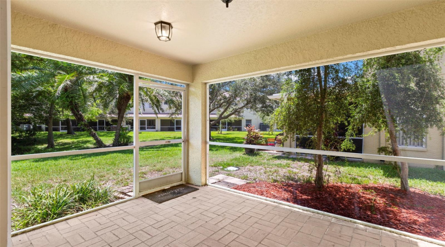 Madeira Beach, Florida 33708, 3 Bedroom Bedrooms, ,2 Bathroombathrooms,Residential,For Sale,Kapok Grand,0,Mfrtb8538542