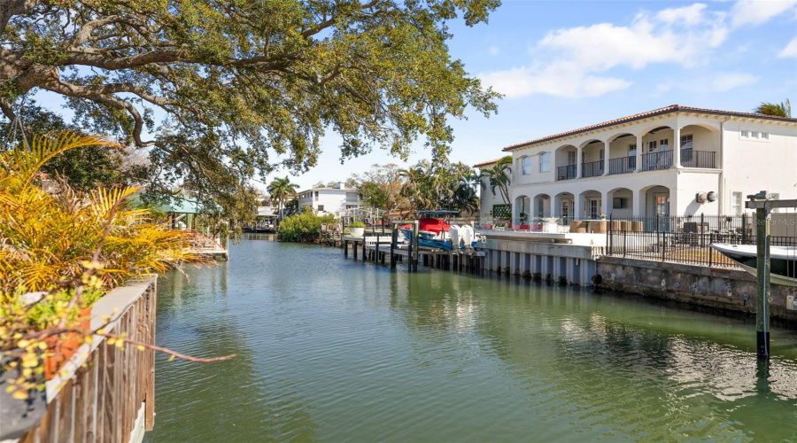 Tampa, Florida 33629, 4 Bedroom Bedrooms, ,3 Bathroombathrooms,Residential,For Sale,Melrose,0,Mfrtb8479336
