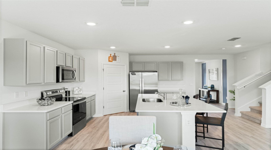 Lakeland, Florida 33810, 5 Bedroom Bedrooms, ,3 Bathroombathrooms,Residential,For Sale,Forrest Fox,0,Mfro6394013