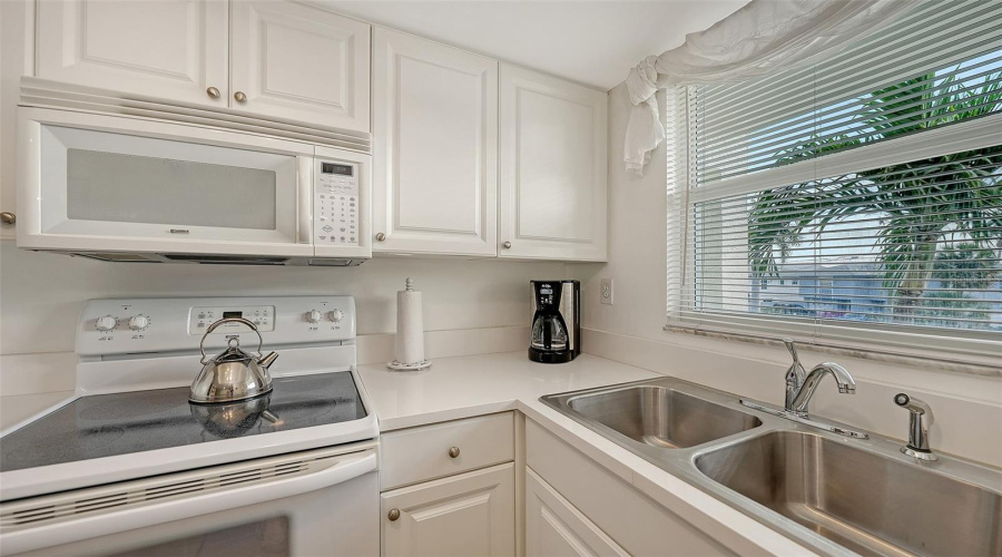 Sarasota, Florida 34242, 1 Bedroom Bedrooms, ,1 Bathroombathrooms,Residential,For Sale,Midnight Pass,0,Mfra4692488