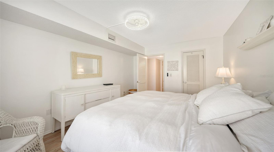Sarasota, Florida 34242, 1 Bedroom Bedrooms, ,1 Bathroombathrooms,Residential,For Sale,Midnight Pass,0,Mfra4692488