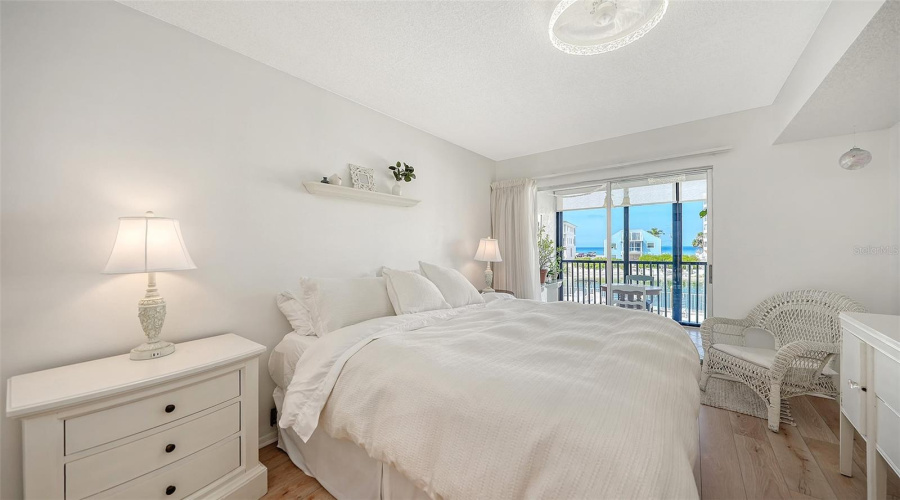 Sarasota, Florida 34242, 1 Bedroom Bedrooms, ,1 Bathroombathrooms,Residential,For Sale,Midnight Pass,0,Mfra4692488