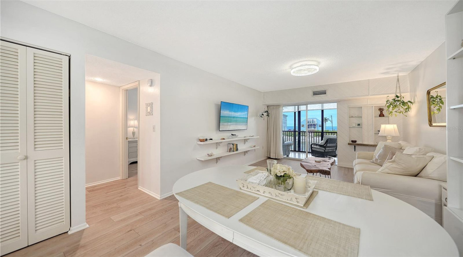 Sarasota, Florida 34242, 1 Bedroom Bedrooms, ,1 Bathroombathrooms,Residential,For Sale,Midnight Pass,0,Mfra4692488
