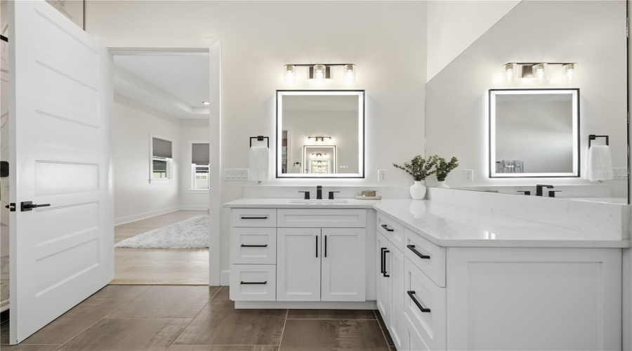 Tampa, Florida 33629, 5 Bedroom Bedrooms, ,5 Bathroombathrooms,Residential,For Sale,Bay To Bay,0,Mfrtb8518459