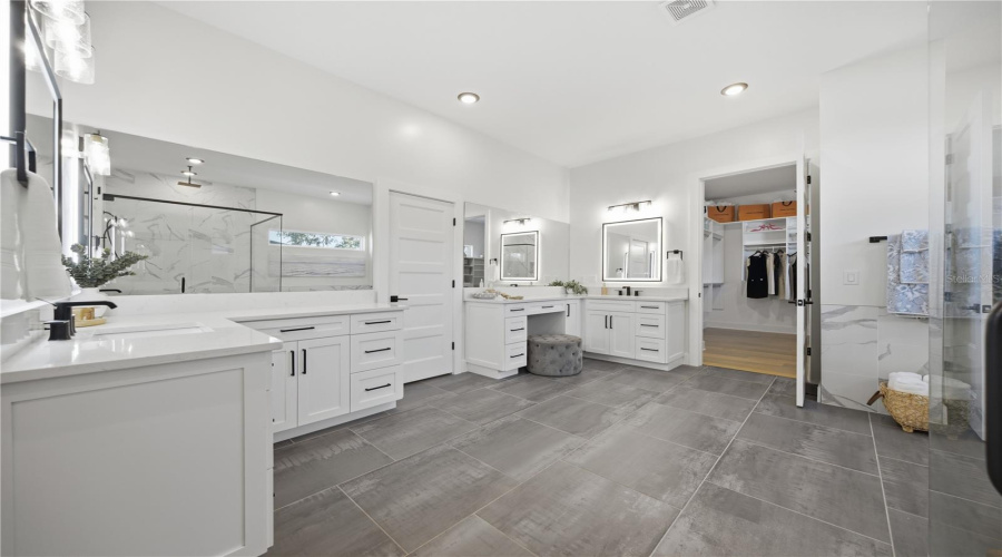 Tampa, Florida 33629, 5 Bedroom Bedrooms, ,5 Bathroombathrooms,Residential,For Sale,Bay To Bay,0,Mfrtb8518459