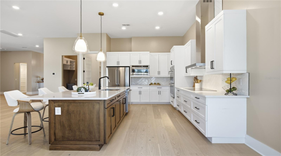 Tampa, Florida 33629, 5 Bedroom Bedrooms, ,5 Bathroombathrooms,Residential,For Sale,Bay To Bay,0,Mfrtb8518459