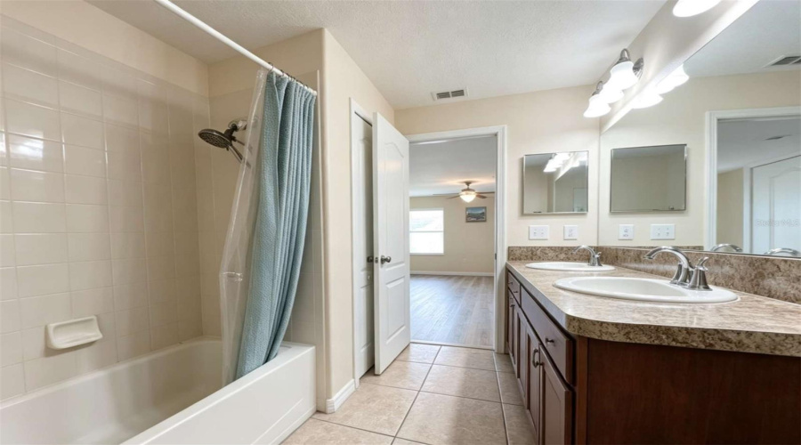 2Nd Bathroom Upstairs