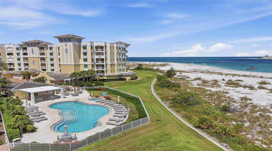 Resort-Style Geothermal Pool &Amp; Beachfront Setting