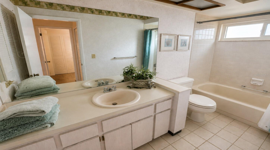 Palm Harbor, Florida 34684, 2 Bedroom Bedrooms, ,2 Bathroombathrooms,Residential,For Sale,Macalpin,0,Mfrtb8533663