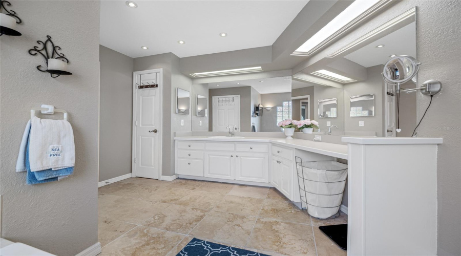 Apollo Beach, Florida 33572, 5 Bedroom Bedrooms, ,5 Bathroombathrooms,Residential,For Sale,Symphony Isles,0,Mfrtb8541248
