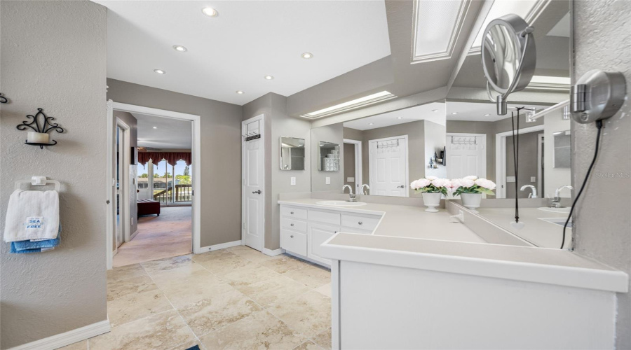 Apollo Beach, Florida 33572, 5 Bedroom Bedrooms, ,5 Bathroombathrooms,Residential,For Sale,Symphony Isles,0,Mfrtb8541248