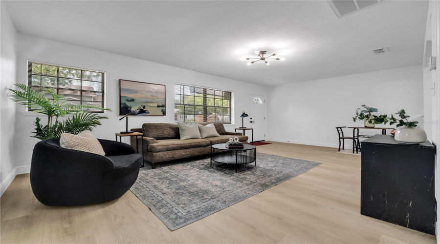 Tampa, Florida 33613, 2 Bedroom Bedrooms, ,2 Bathroombathrooms,Residential,For Sale,Fisher,0,Mfrtb8536008