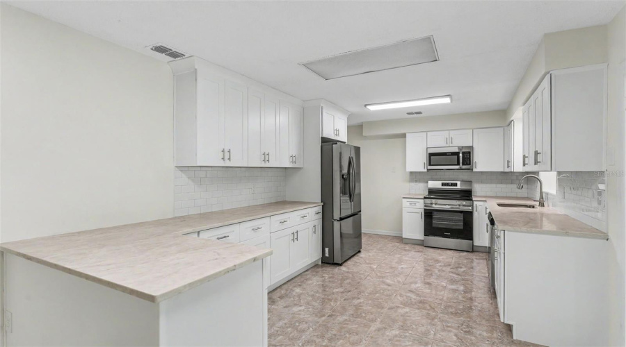 Lakeland, Florida 33810, 3 Bedroom Bedrooms, ,2 Bathroombathrooms,Residential,For Sale,Grove,0,Mfrl4963616