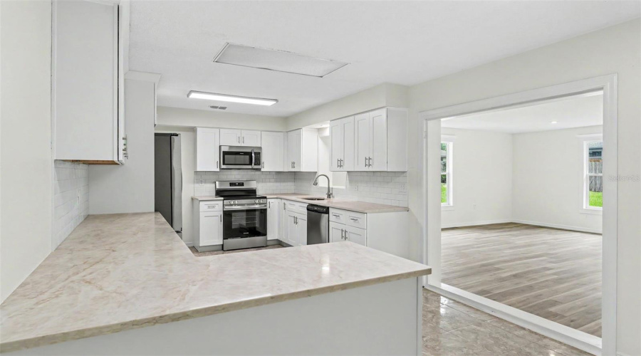 Lakeland, Florida 33810, 3 Bedroom Bedrooms, ,2 Bathroombathrooms,Residential,For Sale,Grove,0,Mfrl4963616