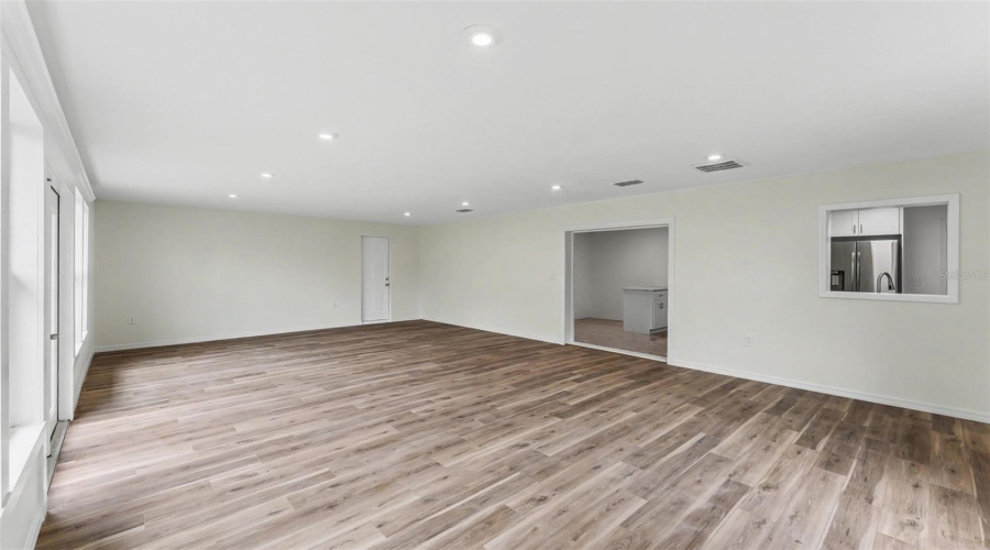 Lakeland, Florida 33810, 3 Bedroom Bedrooms, ,2 Bathroombathrooms,Residential,For Sale,Grove,0,Mfrl4963616