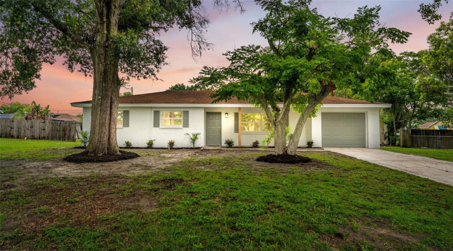 Lakeland, Florida 33810, 3 Bedroom Bedrooms, ,2 Bathroombathrooms,Residential,For Sale,Grove,0,Mfrl4963616