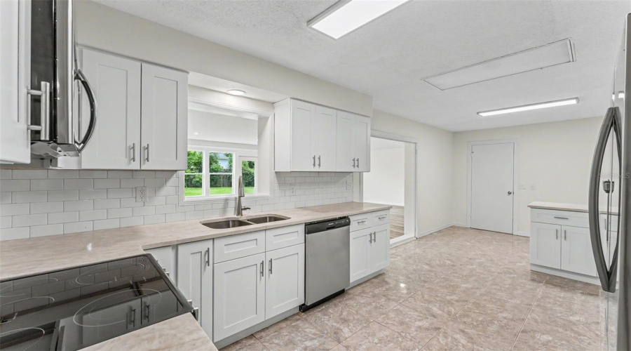 Lakeland, Florida 33810, 3 Bedroom Bedrooms, ,2 Bathroombathrooms,Residential,For Sale,Grove,0,Mfrl4963616