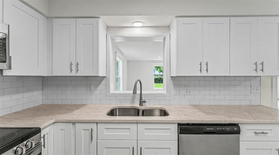 Lakeland, Florida 33810, 3 Bedroom Bedrooms, ,2 Bathroombathrooms,Residential,For Sale,Grove,0,Mfrl4963616