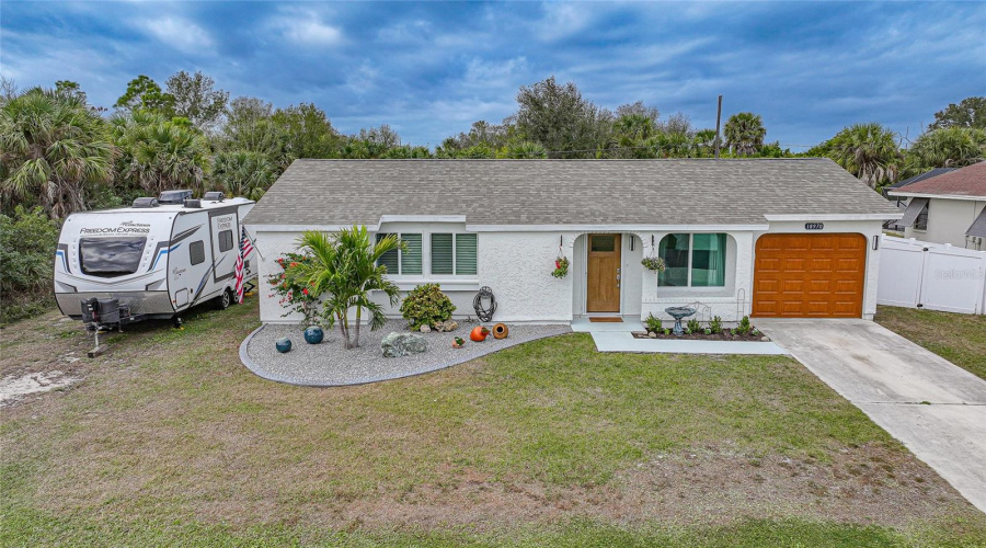 Port Charlotte, Florida 33948, 3 Bedroom Bedrooms, ,2 Bathroombathrooms,Residential,For Sale,Mcgrath,0,Mfrc7520498