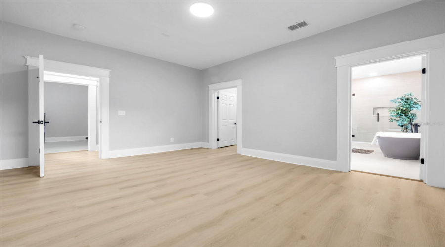 Tampa, Florida 33605, 2 Bedroom Bedrooms, ,2 Bathroombathrooms,Residential,For Sale,26Th,0,Mfrtb8538012