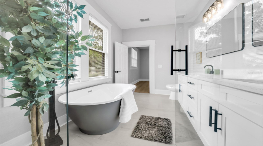Tampa, Florida 33605, 2 Bedroom Bedrooms, ,2 Bathroombathrooms,Residential,For Sale,26Th,0,Mfrtb8538012
